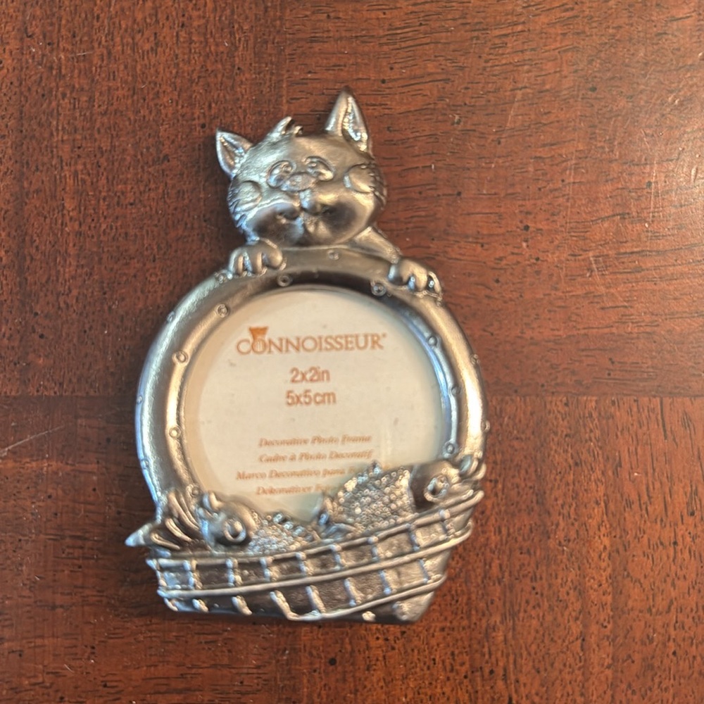 Vintage Silver Tone Cat Photo Pic Frame 1.5"